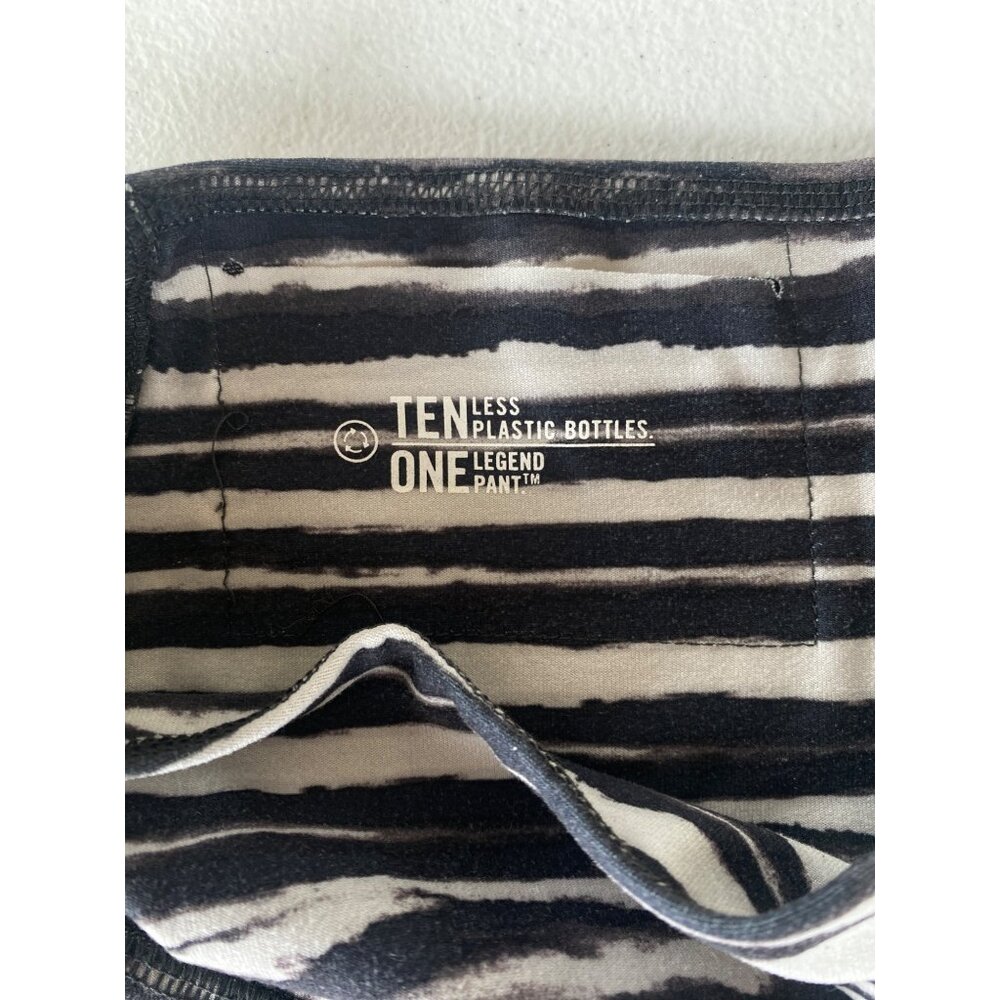 Nike One Legend Stripe Capri Leggings Black White Zebra Women's Medium - Picture 7 of 11